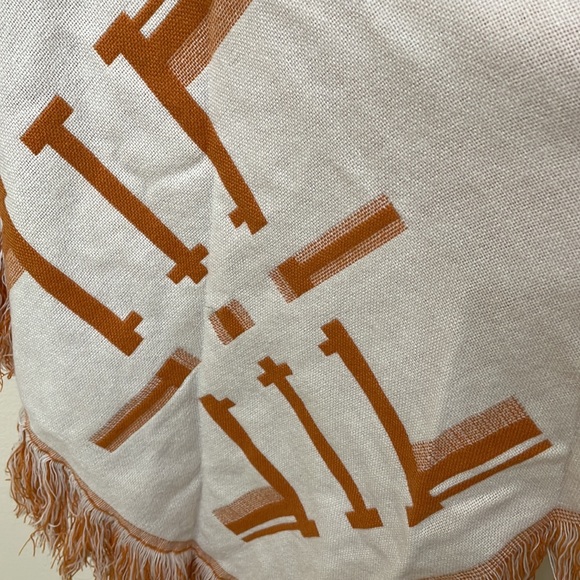 Gorgeous Tribal/Western? Y2K Design Vtg. 1990’s Cape Shawl Rust & Cream-Boho. - Picture 10 of 12